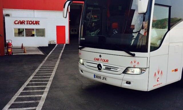 cartour mercedes coach front